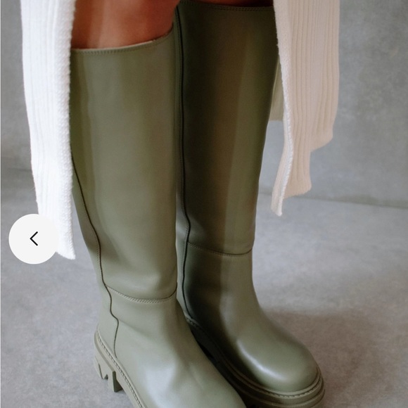 Alohas Katiuska Boot: chunky lug sole knee-high tall leather boots in green - Picture 6 of 12